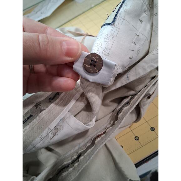 Tommy Bahama 100% Silk Panama Khaki Sands Pleated Dress Pants Size 42 - Picture 8 of 9